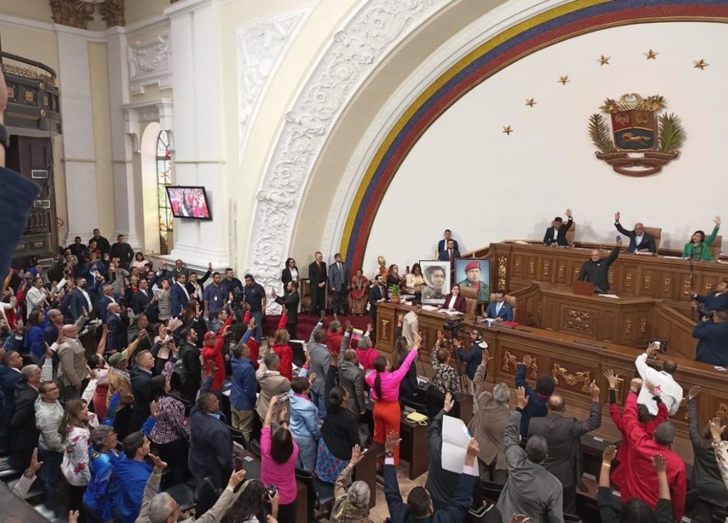 En Venezuela aprobaron ley de fiscalización de ONG en medio de denuncias de represión