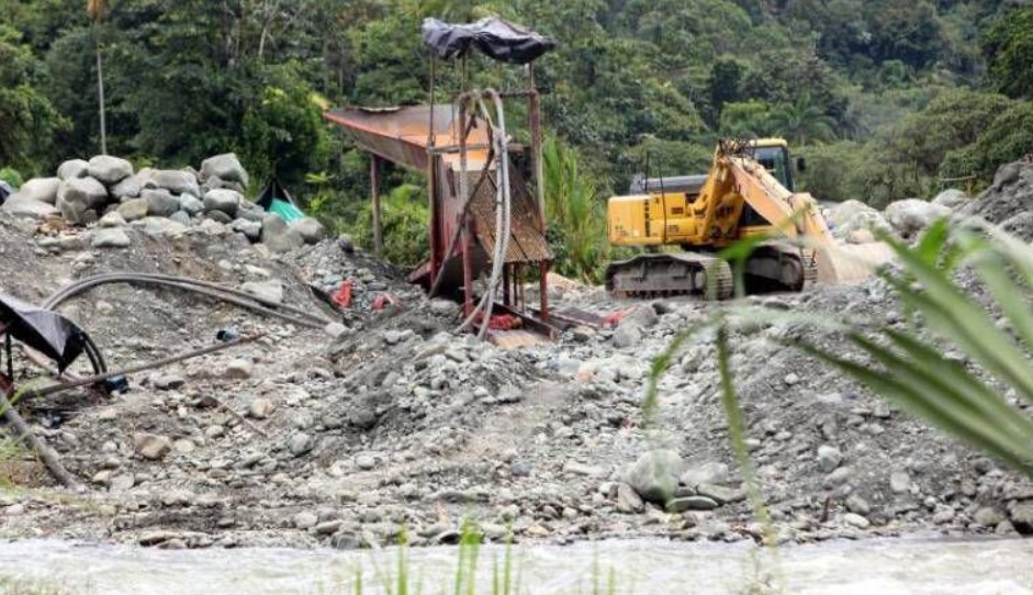 Gobierno colombiano autoriza a las Fuerzas Militares para destruir maquinaria usada en minería ilegal