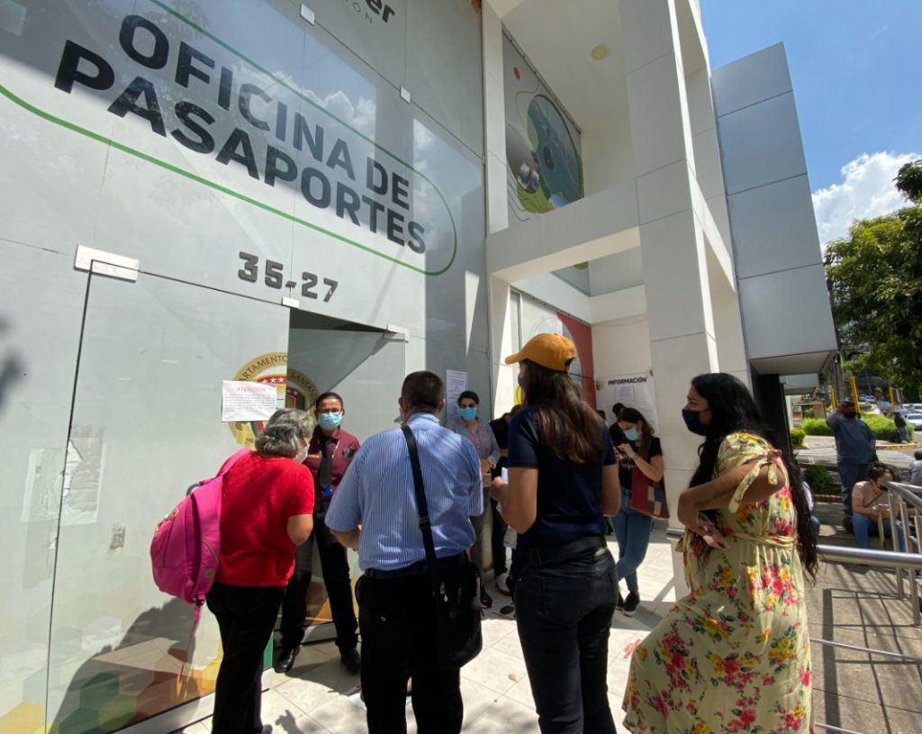 Procuraduría investiga irregularidades en agendamiento de citas para pasaportes en Colombia