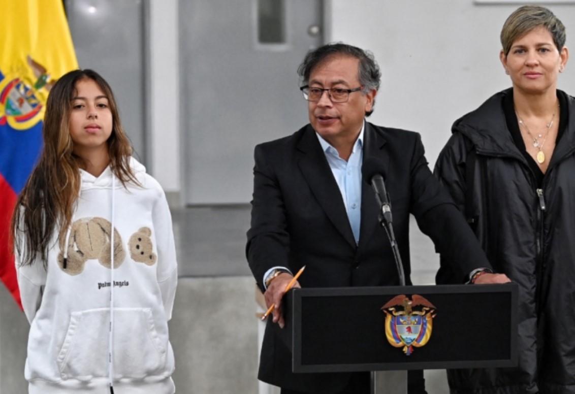 Por "persecución psicológica", Petro saca a su hija menor del país