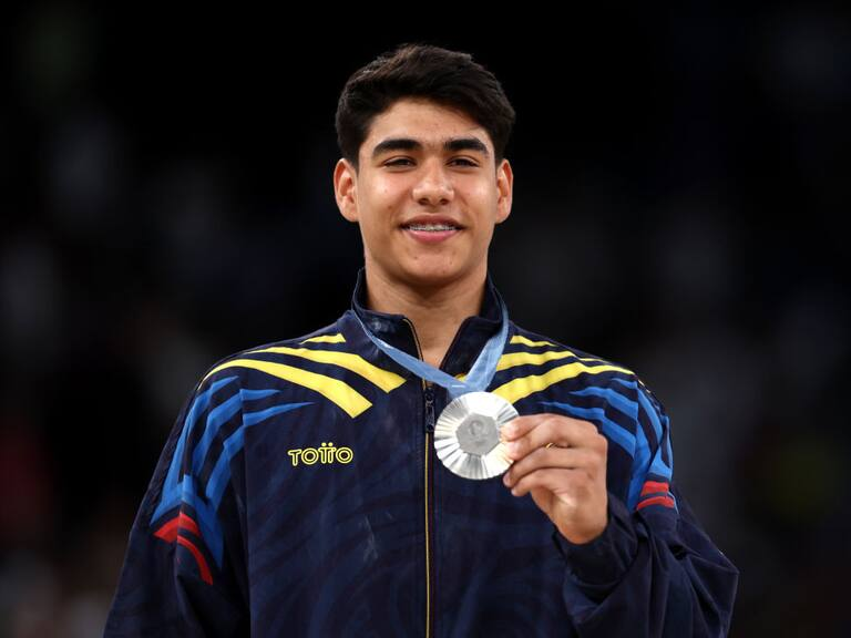 Ángel Barajas con la medalla de plata en París 2024 Foto: Getty Images
