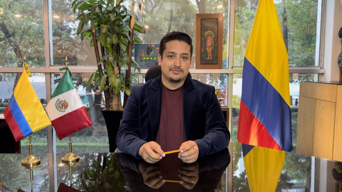 Andrés Hernández cónsul en Ciudad de México. Foto: Twitter: @AndresCamiloHR