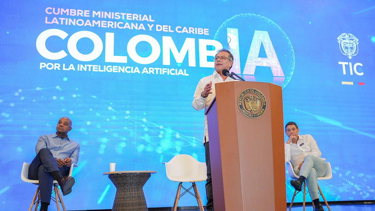 presidente Gustavo Petro planteó la necesidad de debatir el nexo entre crisis climática e Inteligencia Artificial.​ Foto: Presidencia