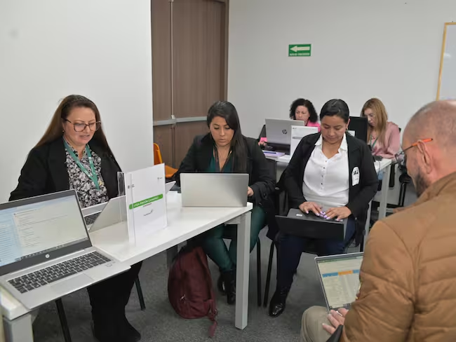 Famisanar y Sanitas, han establecido compromisos de pago por 723.562 millones de pesos Foto: Caracol radio