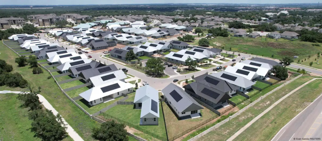 La impresora Vulcan de ICON completó la construcción de muros en tres semanas, utilizando una innovadora mezcla de hormigón.Imagen: Evan Garcia/REUTERS