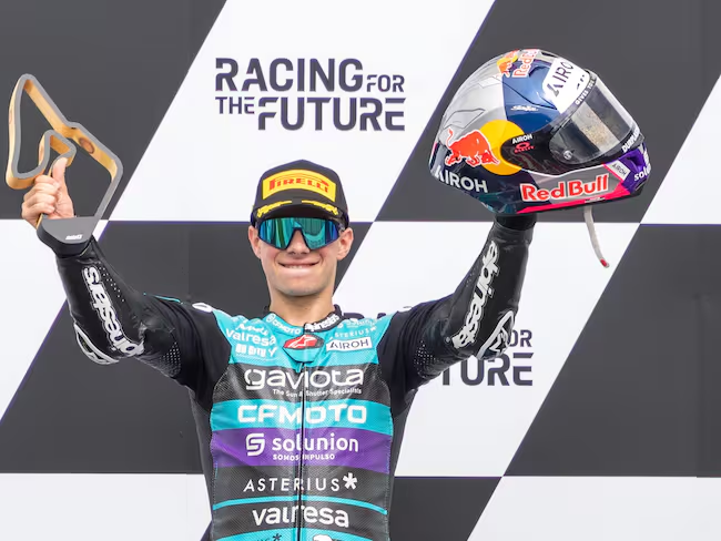 David Alonso en el podio del Gran Premio de Austria Foto: EFE