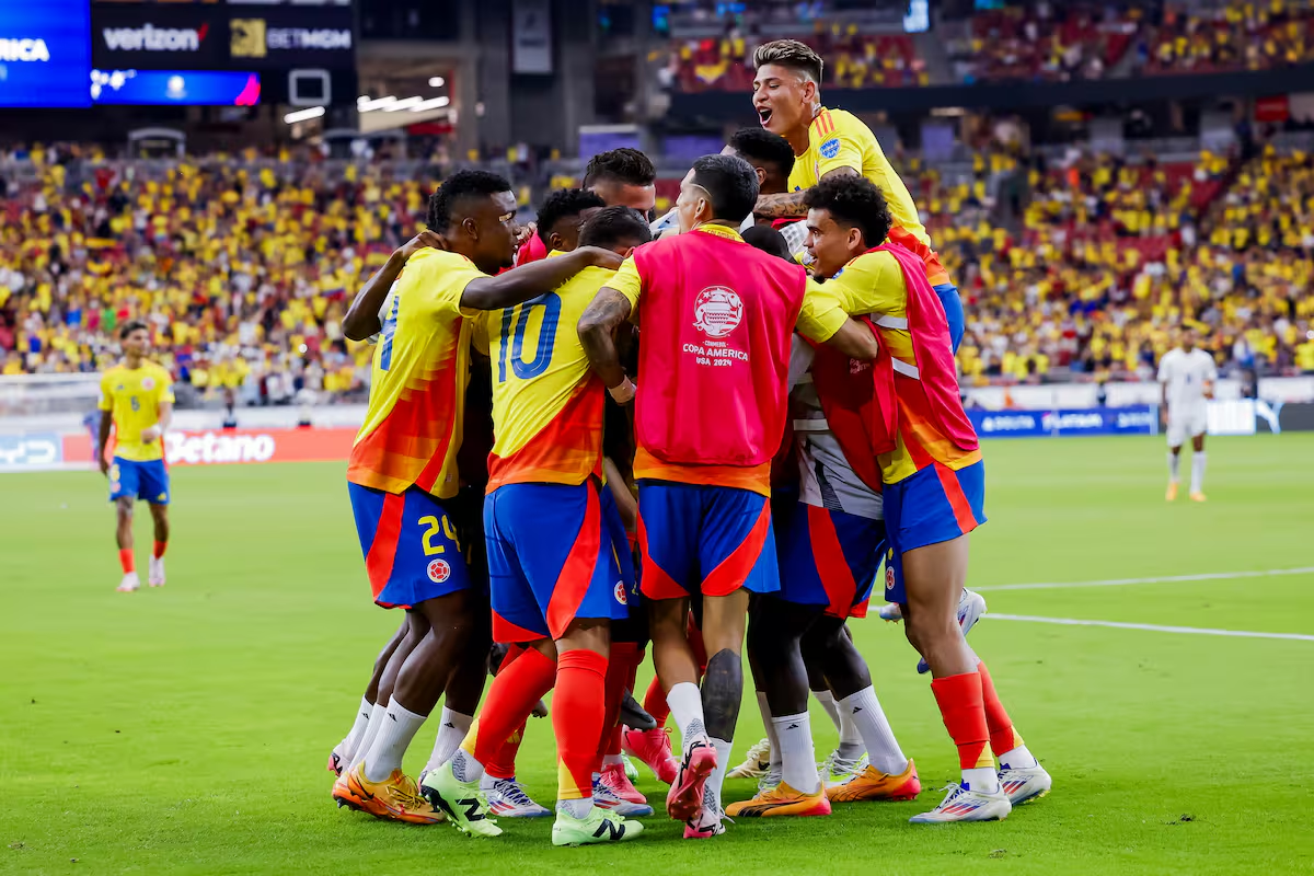 Jugadores de la selección colombiana de fútbol fueron registrados el pasado 6 de julio al celebrar el gol que Miguel Ángel Borja le anotó a Panamá. Foto: EFE.