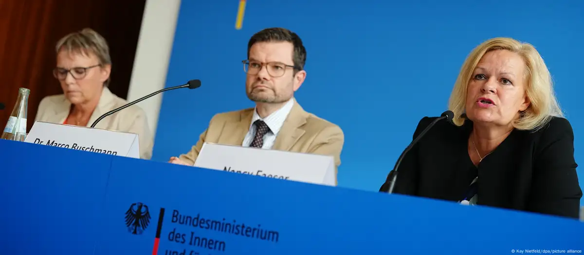 La ministra del Interior alemana, Nancy Faeser (derecha), junto al ministro de Justicia Marco Buschmann anunciando las nuevas medidas migratorias y de seguridad en Alemania. Foto: dw