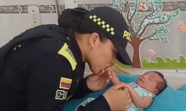 Milagros, la recién nacida rescatada por la Policía en un cafetal en Caldas