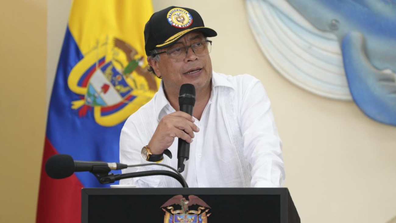 Gustavo Petro endurece postura frente al paro de camioneros y defiende alza del diésel