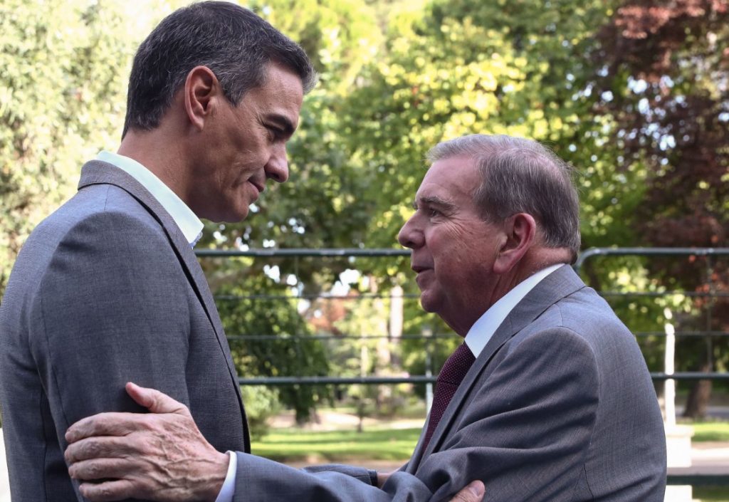 Pedro Sánchez se reunió con Edmundo González en Moncloa tras el reconocimiento del Congreso español