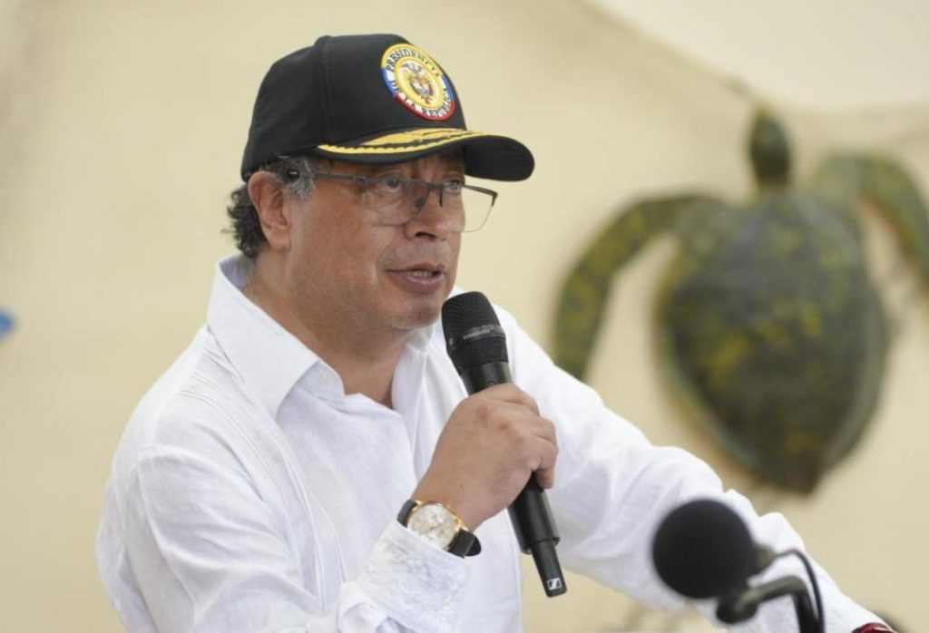 Gustavo Petro reitera sus declaraciones sobre Vargas Lleras y critica a César Gaviria