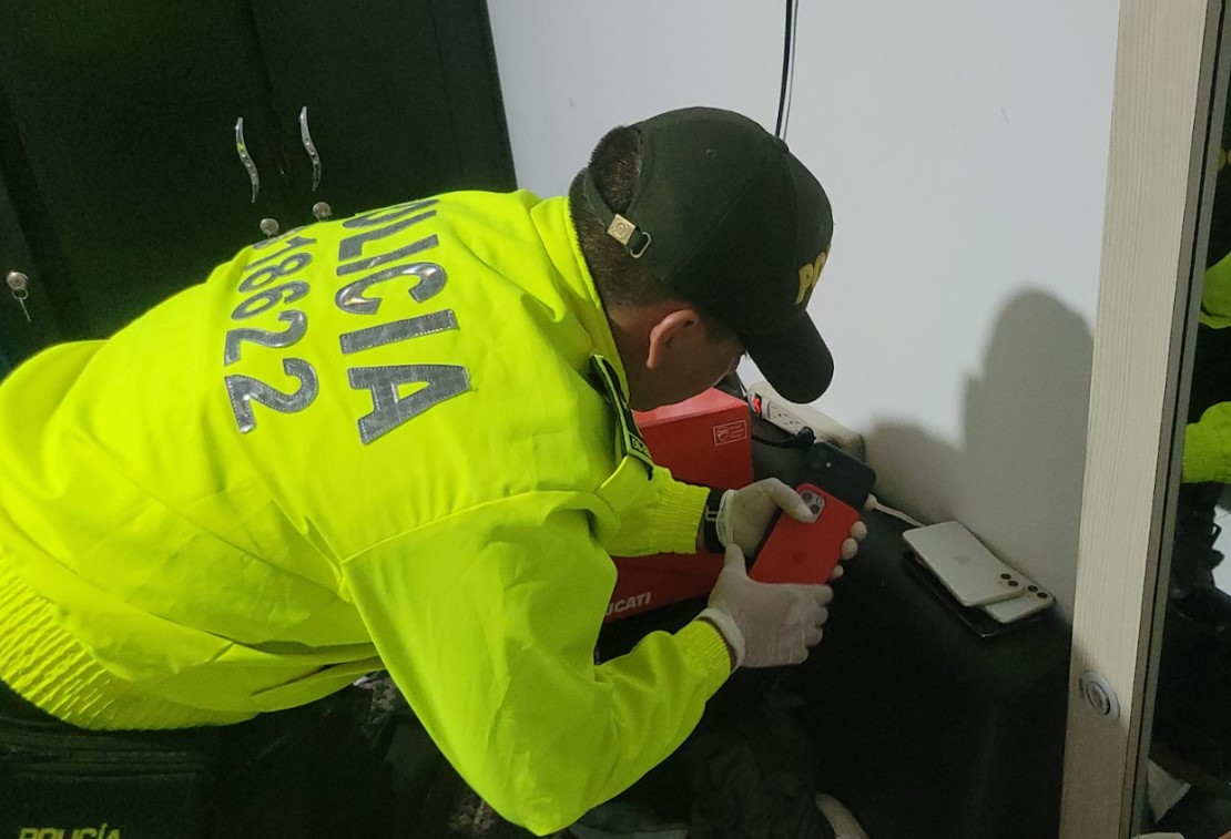 Desmantelan banda internacional de desbloqueo de celulares robados