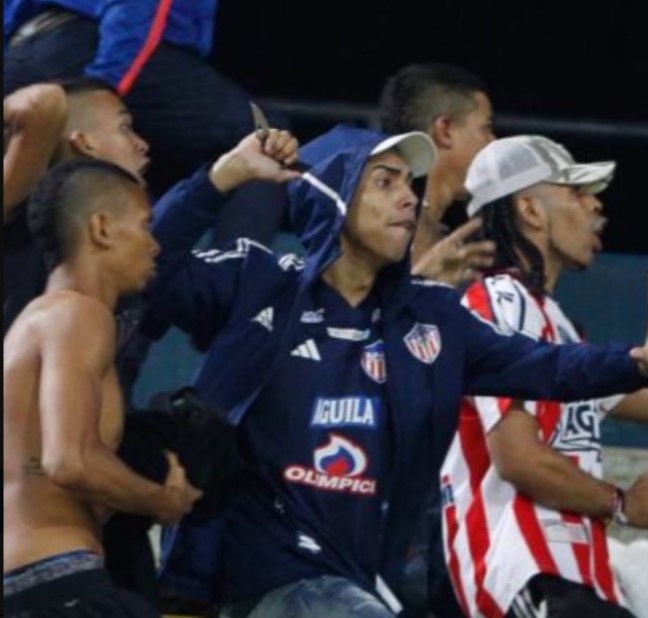 Violencia en el Atanasio Girardot: hinchas de Nacional y Junior se enfrentron en la tribuna
