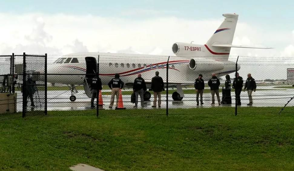 Imagen de CNN del avión de Nicolás Maduro en Ford Launderdale, en Florida, luego de ser confiscado en República Dominicana. Foto: CNN
