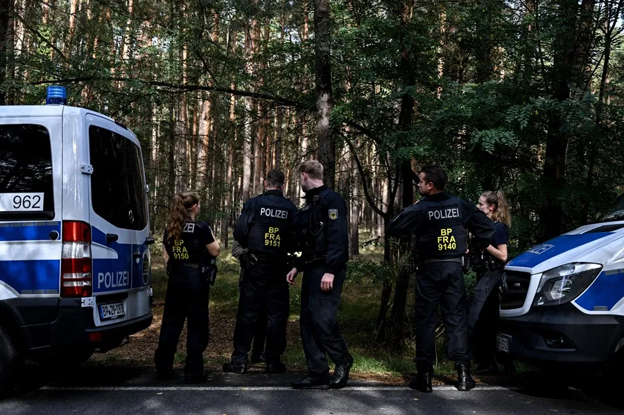 Agentes de policía alemanes en un control en la frontera germano-polaca cerca de Frost, Alemania, en una imagen de archivo. Foto: EFE/EPA/Filip Singer