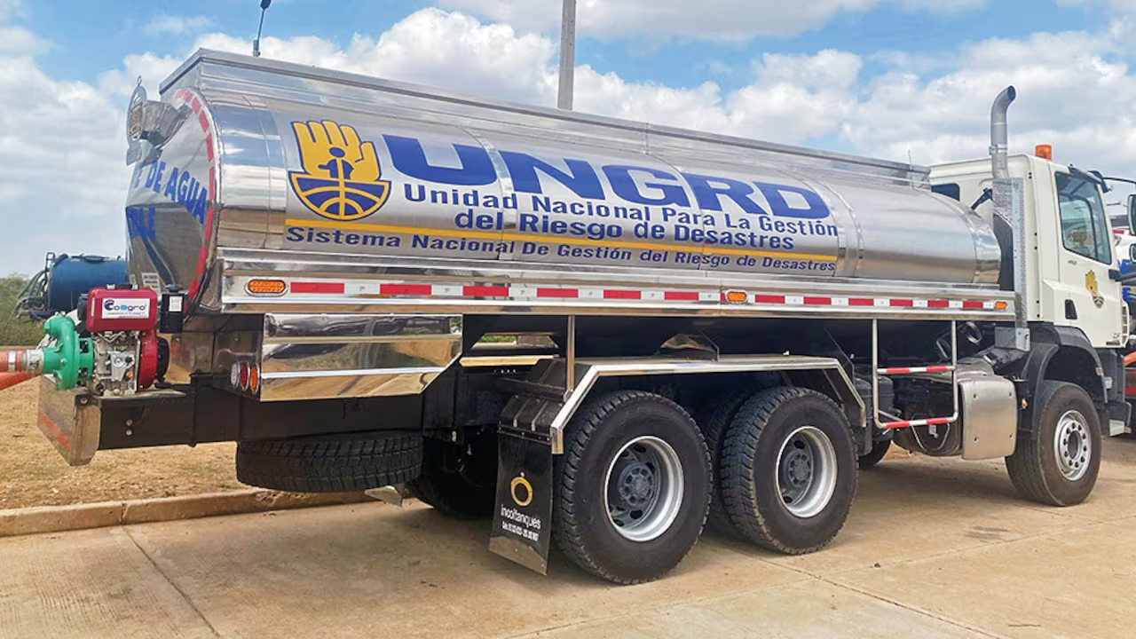 Carrotanques se encuentran en total abandono Foto: Unidad Nacional para la Gestión del Riesgo de Desastres