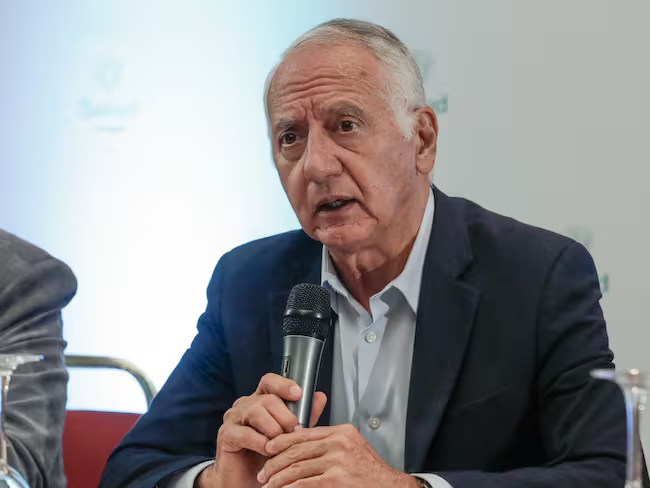 Guillermo Alfonso Jaramillo, ministro de Salud. Foto: EFE. / Carlos Ortega (EFE)