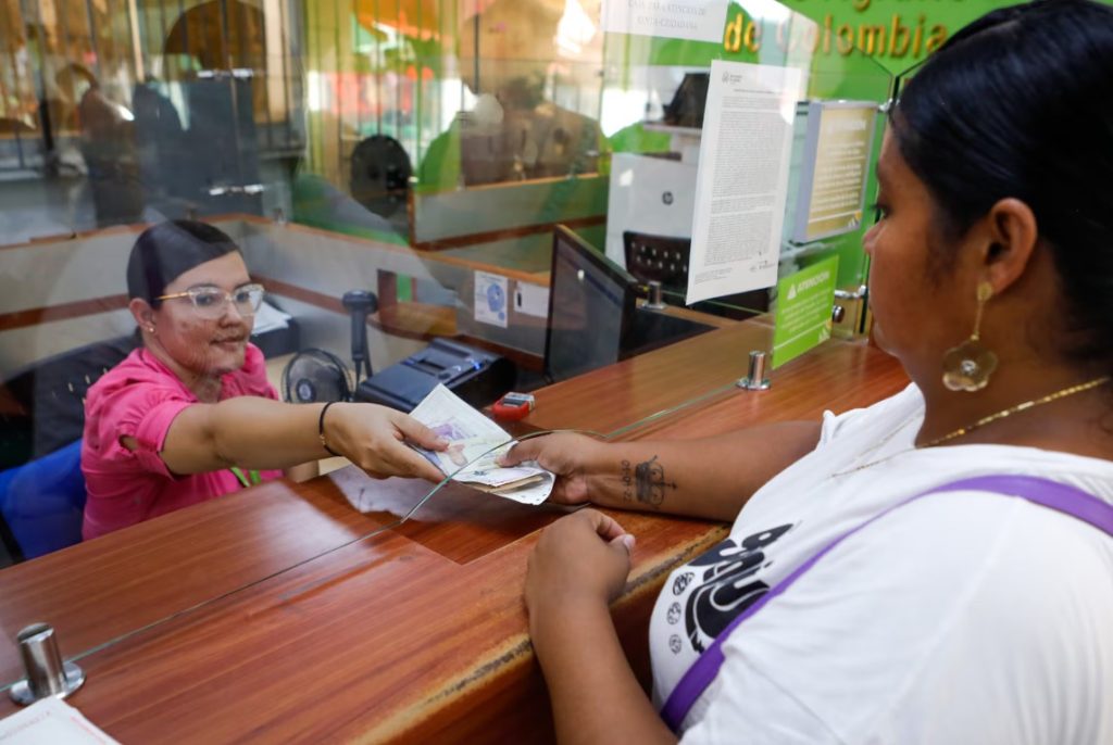 Así puede consultar si aplica a uno de los programas sociales del gobierno