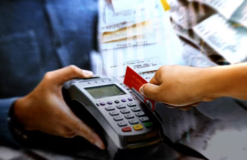 Superintendente Financiero plantea retos en tasa de usura, digitalización bancaria e integración bursátil