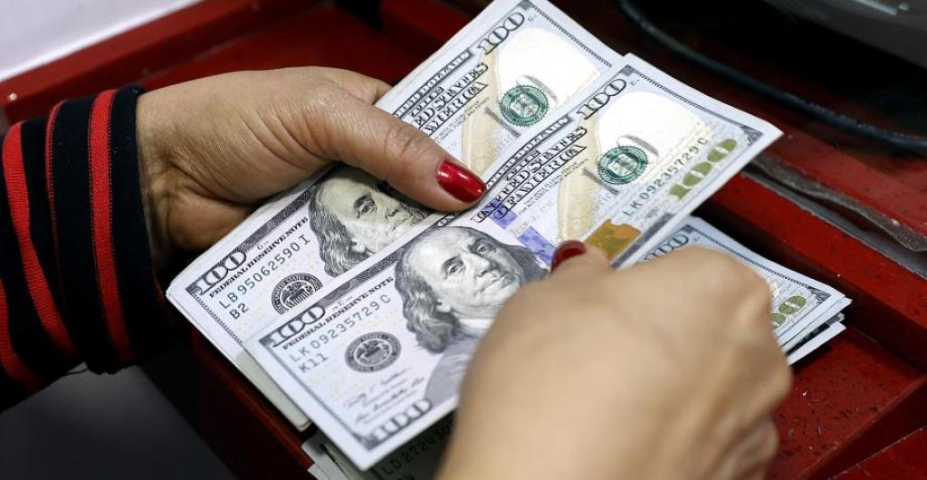 Dólar en Colombia cae por debajo de los $3.850 y marca mínimo de 15 meses