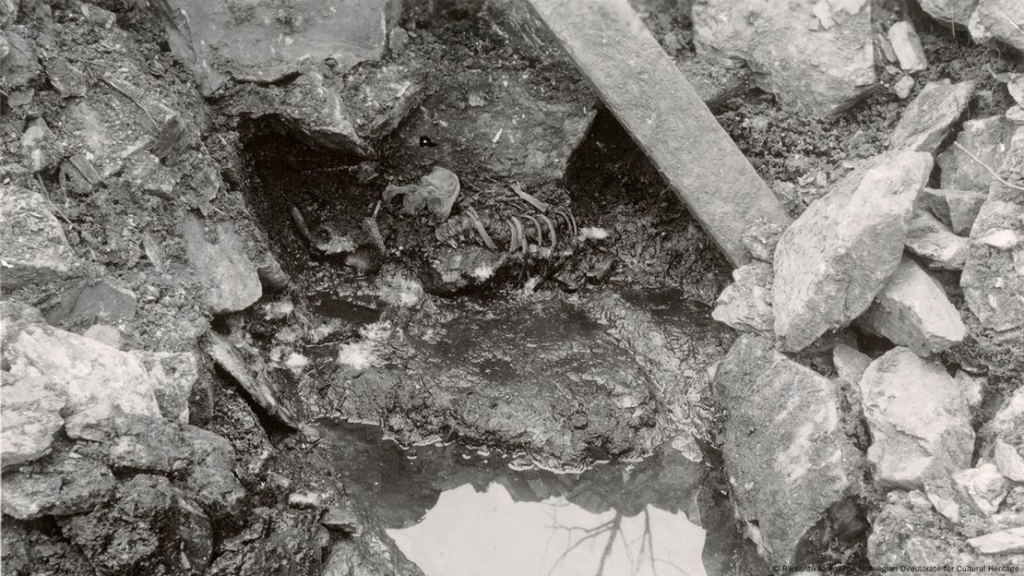 El esqueleto fue encontrado en el pozo en 1938 durante unas excavaciones en el castillo de Sverresborg Foto: Riksantikvaren/The Norwegian Directorate for Cultural Heritage