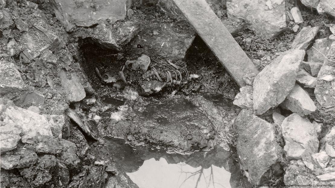 El esqueleto fue encontrado en el pozo en 1938 durante unas excavaciones en el castillo de Sverresborg Foto: Riksantikvaren/The Norwegian Directorate for Cultural Heritage