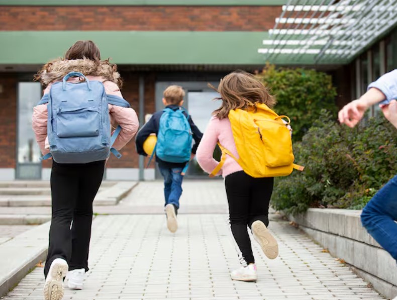 ¿Cuándo inicia el período de vacaciones escolares en Colombia?