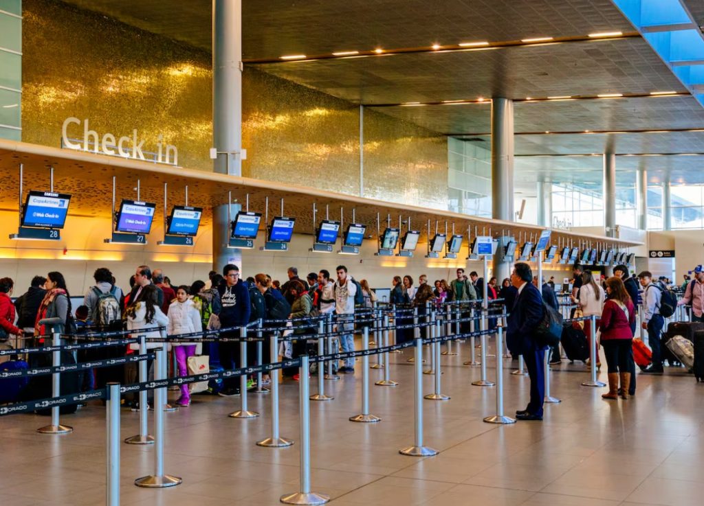 Aeropuerto El Dorado enfrenta desafíos ante la temporada de fin de año