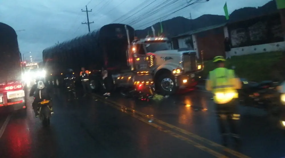 El accidente ocurrió en el carril hacia Cota. Foto: bluradio