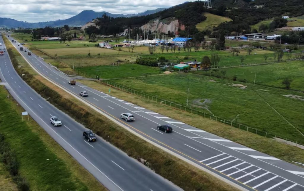 Gobierno Nacional firmó convenio con cuatro departamentos para mejorar la Ruta de los Comuneros