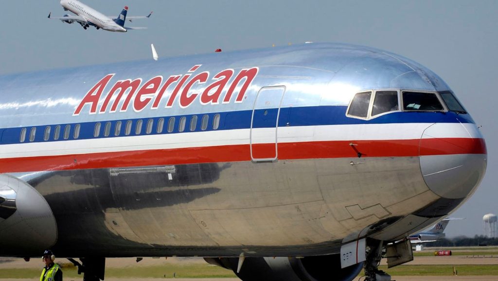 American Airlines obligado a cancelar vuelos por presunto ataque cibernético
