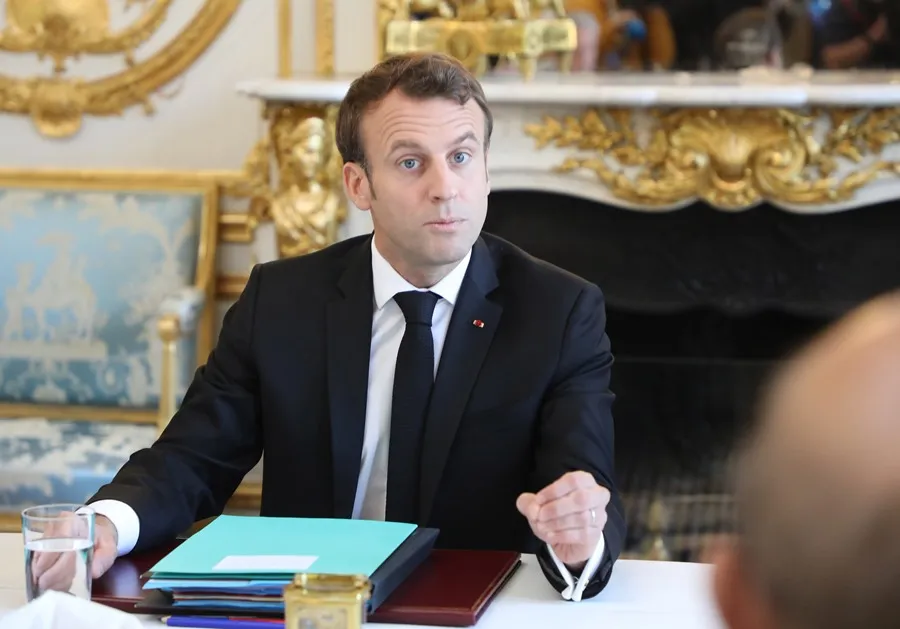 El presidente francés, Emmanuel Macron (c), en el Palacio del Elíseo, en París en una imagen de archivo. Foto:EFE/ Ludovic Marin / Pool