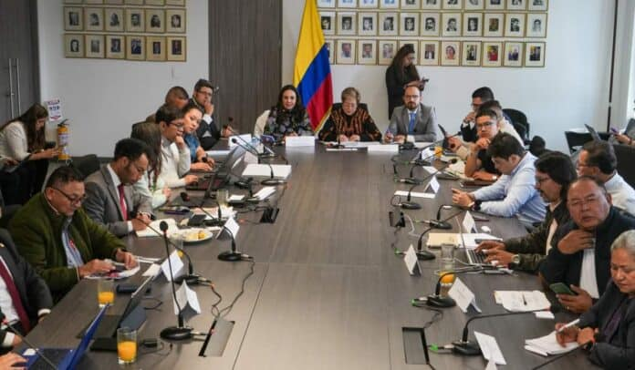 Discusión del salario mínimo en Colombia para 2025. Imagen: MinTrabajo