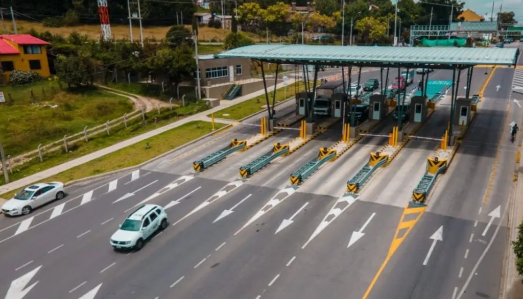 Gobierno acordó congelar aumento de tarifas en ocho peajes del país por seis meses