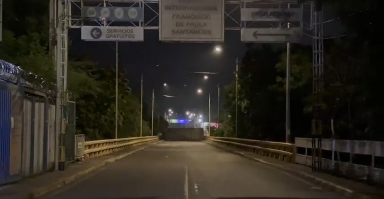 Venezuela cerró frontera con Colombia por supuesta "conspiración internacional"