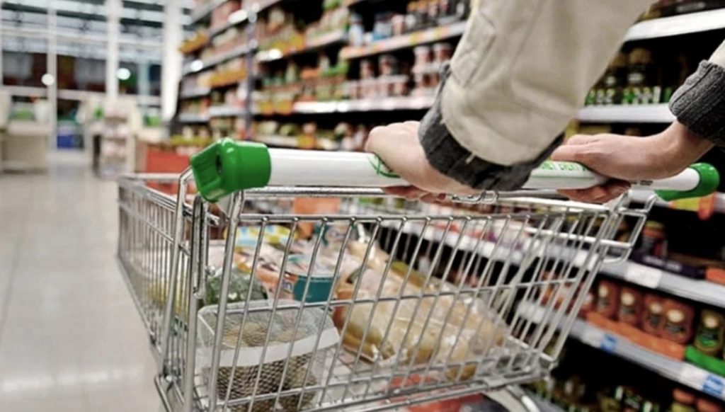 Aumento de precios por impuestos saludables genera preocupación en los colombianos