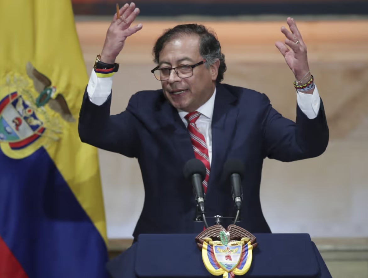 Petro reaccionó tras ser excluído de la lista de invitados de Trump a su posesión presidencial