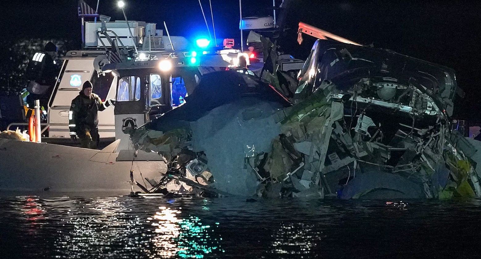 Colisión entre avión de pasajeros y helicóptero militar en Washington deja víctimas mortales