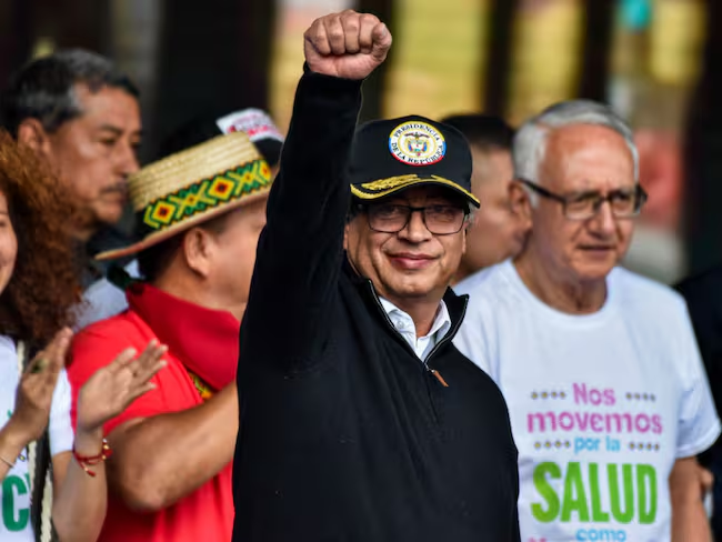 Presidente Gustavo Petro confirma convocatoria a consulta popular y cuestiona decisiones institucionales