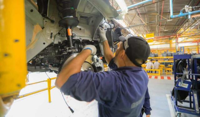 Se espera que para 2026 el límite final sea de 42 horas semanales. Foto: Yahoo Finanzas