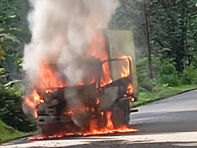 ELN quemó un camión de transporte de alimentos Foto: caracol radio