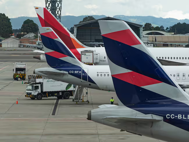 Aviones de Avianca y Latam | Foto: GettyImages / Long Visual Press