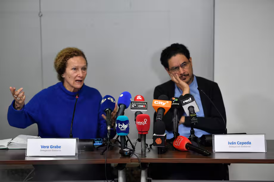 Delegada de gobierno para los Diálogos de paz con el ELN y el Gobierno durante rueda de prensa en compañía del senador Iván Cepeda Foto: El Espectador - Gustavo Torrijos