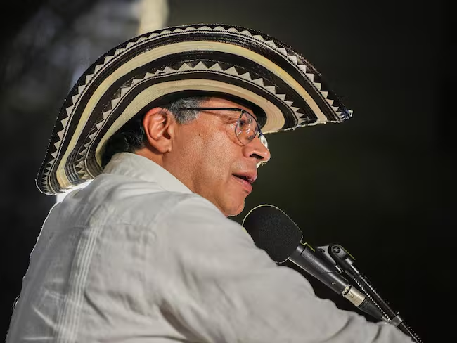 El presidente Gustavo Petro da un discurso en Barranquilla el 30 de enero de 2025. Foto: X - @infopresidencia