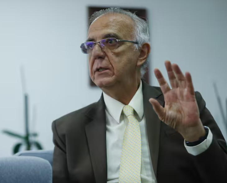 Iván Velásquez anunció su salida definitiva del Ministerio de Defensa