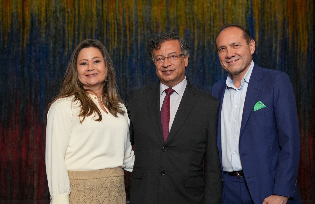 Gustavo Petro posesionó a nuevos ministros y llama a defender sus reformas