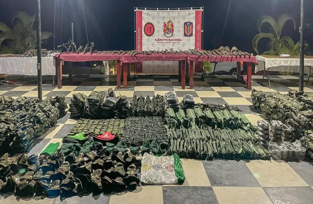Décima Quinta Brigada del Ejército Nacional incautó arsenal de guerra Foto: Prensa - Séptima División