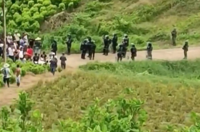 Tensión en el Cauca: 28 Policías Retenidos en El Plateado