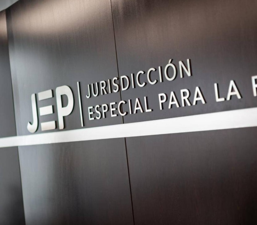 Por falta de pago, firmantes de paz se quedan sin defensa ante la JEP